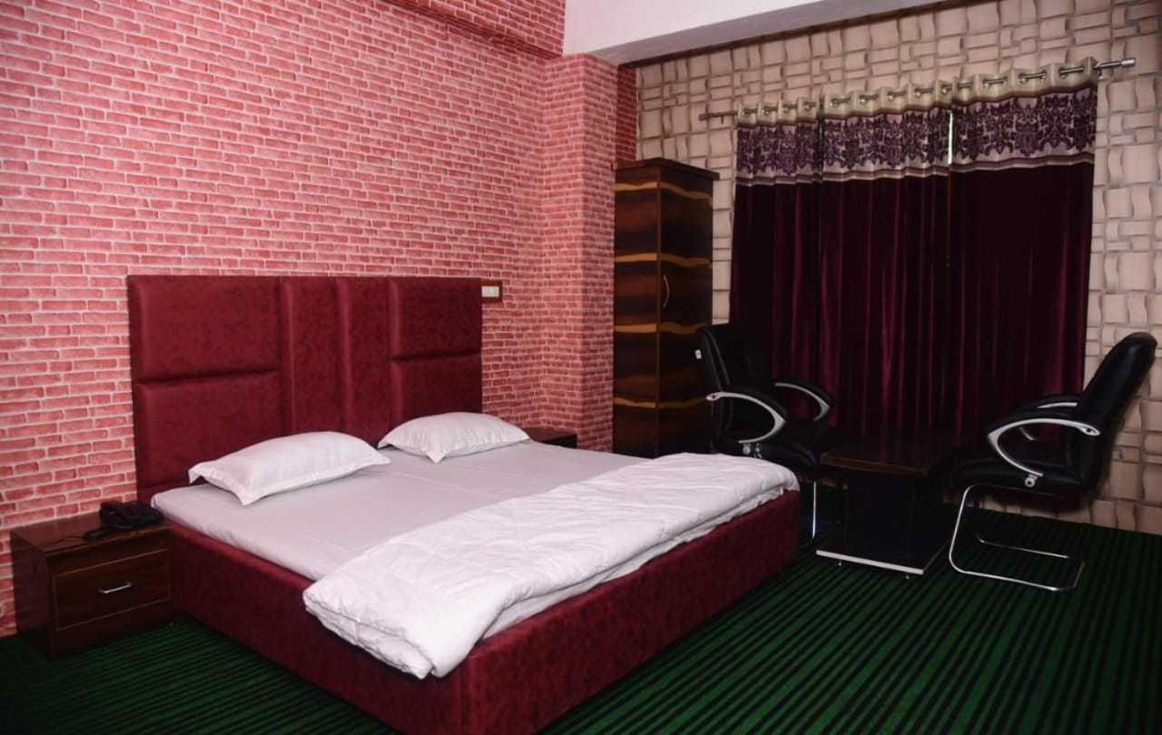 OYO 90740 Hotel Graceland Srīnagar Exterior foto