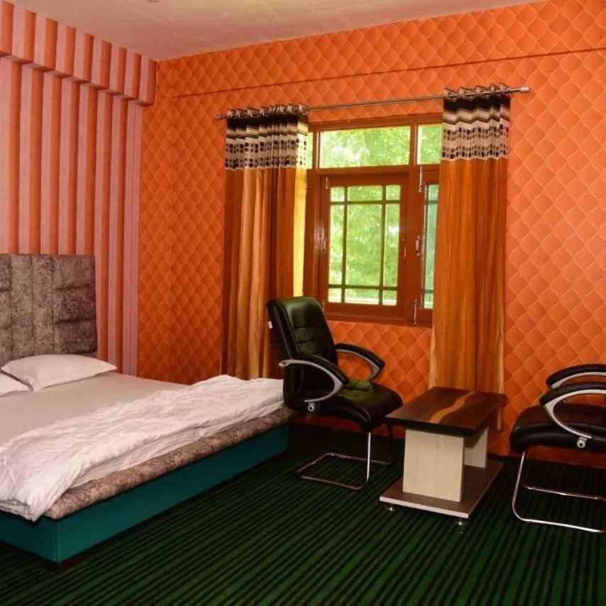 OYO 90740 Hotel Graceland Srīnagar Exterior foto
